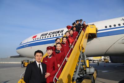 国航北京-维也纳-巴塞罗那首航航班机组