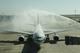 国航北京-维也纳-巴塞罗那首航航班在巴塞罗那机场穿过欢迎水门
