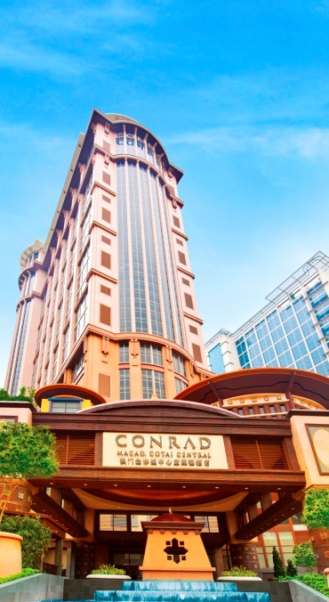 Conrad Macao has been named a ‘Top 25 Hotel’ & ‘Top 25 Hotel for Service’ China in TripAdvisor’s 2015 Traveller’s Choice Awards.