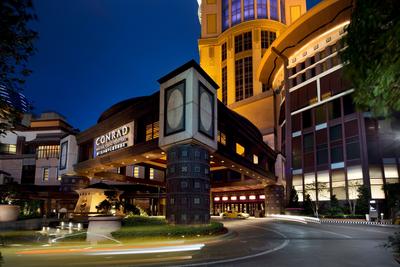 澳门康莱德酒店于《福布斯旅游指南》官方发布的2015年酒店星级排名中获评为五星级酒店。