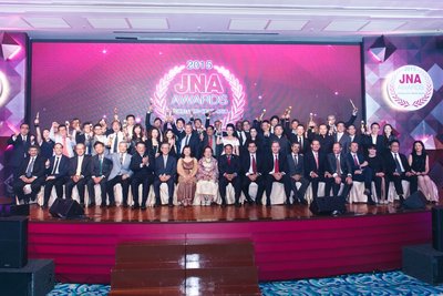 「得獎者」及「入圍者」一同慶祝2015年度JNA大獎
