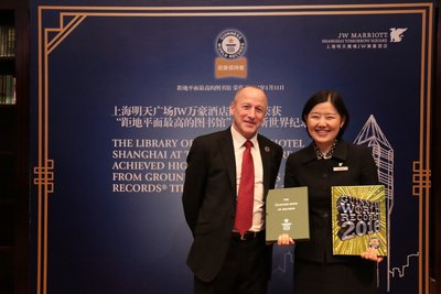 Emma Yan (right), Hotel Manager of JW Marriott Hotel Shanghai at Tomorrow Square received Guinness Book of  Records