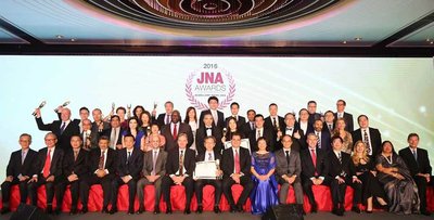 2016年度JNA 大奖共颁发了11项大奖予15位得奖者，向业界先锋及创新者致敬，并表扬业者和企业为亚洲珠宝业作出的长远贡献
