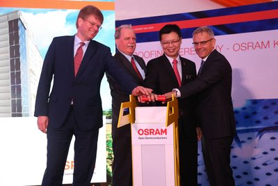 From left to right: Mr. Ado Kamper, President & CEO, Osram Opto Semiconductors, His Excellency Holger Michael, Ambassador of Federal Republic of Germany, Yang Berhormat Datuk Chua Tee Yong, Deputy MITI Minister, Dr. Roland Mueller, Managing Director, Osram Opto Semiconductors attended the roofing ceremony