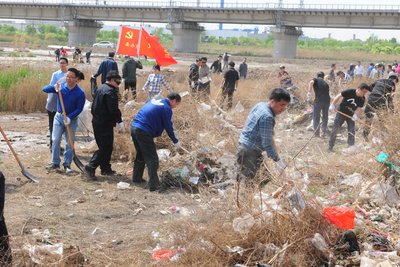 天津开发区开展“泰达大扫除”义务劳动