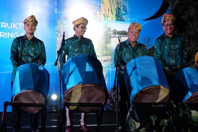 Left to right: Hari Suprayogi, INACOLD's Chairman; Irwan Prayitno, Governor of West Sumatera; Basuki Hadimuljono, Minister of Public Works & Housing; and  Imam Santoso, Director General of Water Resources - on the Tabuih Gendang opening ceremony