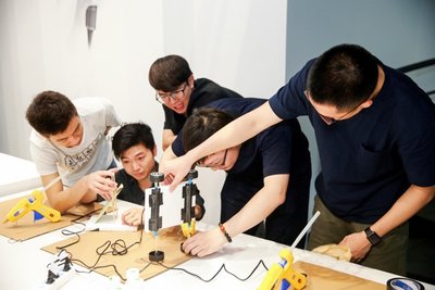 同济大学设计创意学院的学生热情参与戴森设计大奖体验日活动