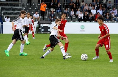 阿迪达斯与教育部和德国足协启动青少年校园足球历史性合作
