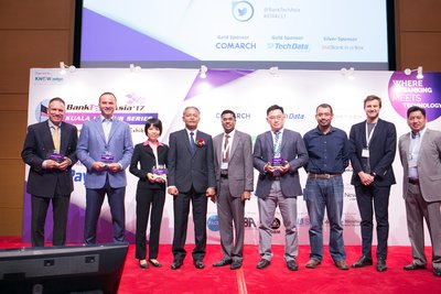 Deputy Finance Minister of Malaysia Hands Award to Fin5ive winners at BankTech Asia