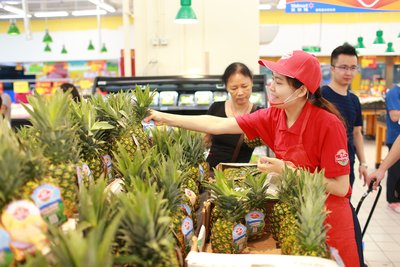 即日起至7月19日，哥斯达黎加金菠萝沃尔玛广州门店仅售9.9元每个