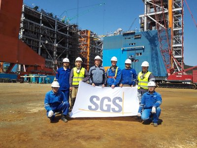 SGS技术服务团队于亚马尔项目模块建造现场的合影
