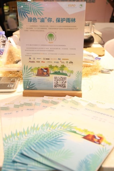 RSPO “Say Yes to Sustainable Palm Oil” campaign: table card and brochures