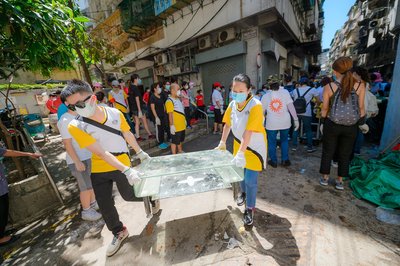 Volunteers from the Sands China Care Ambassador programme help clean up debris in the streets Saturday.