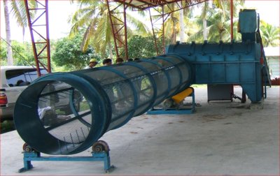 Separating Machine for plant fiber can perfectly deal with coconut shells and palm EFB, etc. and can automatically manufacture fiber where short fiber and coconut dust can be reproduced as glowing bag, fertilizer.
