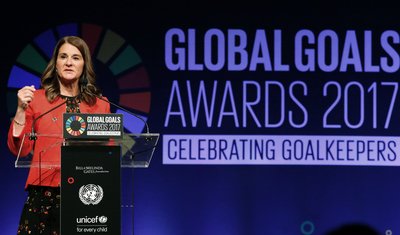当地时间9月19日晚，梅琳达盖茨主持首届全球目标颁奖典礼。