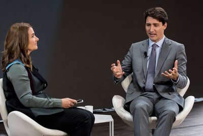 当地时间9月20日，盖茨基金会联席主席梅琳达-盖茨与加拿大总理贾斯汀-特鲁多在首届“目标守卫者”论坛进行对话