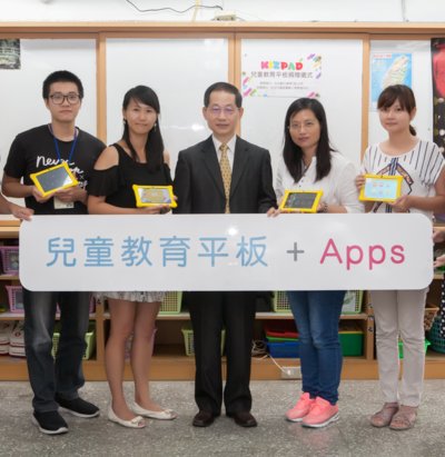 KizLab藍董事長（中）與台北市國語實驗小學特教學習班師資群合影。