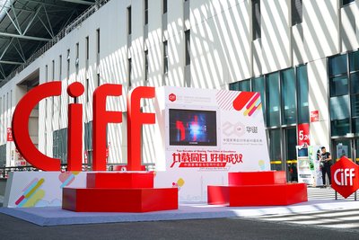 第40届中国（上海）家博会以40万平方米的旗舰大展为参展商和观众提供了无限商机。有展厅在展会期间每天客户达4800多人次, 高峰期平均每秒有9人前来体验。
