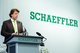 舍弗勒全球品牌推广正式开启：集团首席执行官克劳斯·罗森菲尔德先生在施韦因富特向员工说明“舍弗勒”企业品牌的重要意义。