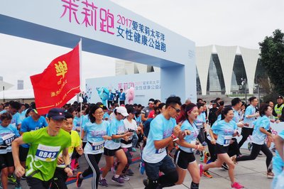 3600余名跑者共同为爱起跑，为女性“两癌”的防治及意识提升发声