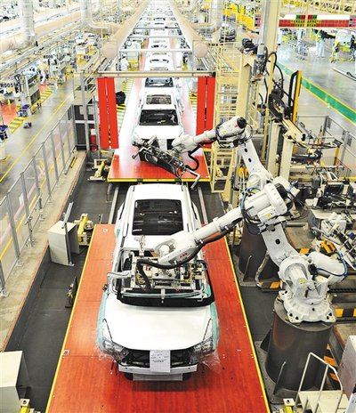 广汽传祺总装车间机器人在自动化生产