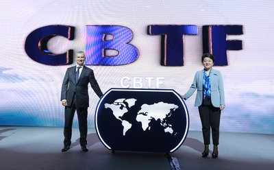 Ms. Connie Cheng, Vice Chairman of Shanghai Municipal Tourism Administration, and Mr. Elyes Mrad, SVP & General Manager of American Express Global Business Travel, International Market, at the thirteenth annual China Business Travel Forum (CBTF)