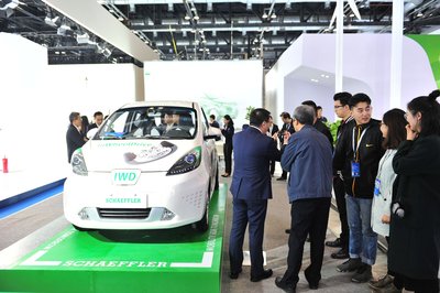 舍弗勒参加2017节能与新能源汽车成果展，展示了用于实现低排放及零排放的创新驱动技术