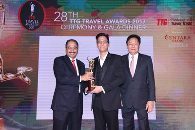 Hertz Asia再次榮登TTG 旅遊名人堂。從左至右分別是：印尼共和國旅遊部長Arief Yahya、赫茲亞太區南亞商業開發部主管 Marcus Tan和TTG Asia Media董事總經理Darren Ng。