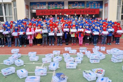 2016年CBME 中国通过中国儿童少年基金会“HELLO小孩”资助云南屏边的贫困儿童