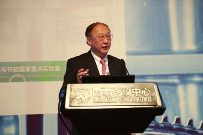 Dr. Jun LI, Academician, China Academy of Engineering and Deputy Chief Engineer of FAW is delivering keynote speech on Technology Development Analysis on Low Carbon for Power of Heavy Duty Commercial Vehicle in China