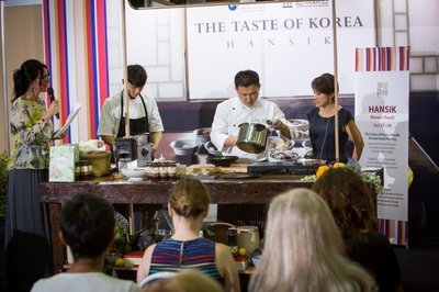 Chef C.H. Shin demonstrating 'Jjimdak with Neungi Mushroom' at the Good Food and Wine Show. Photo presented by Korean Food Foundation