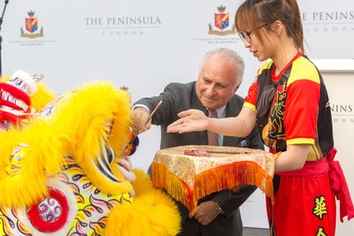The Honourable Sir Michael Kadoorie dotting the eye of the lion at the groundbreaking ceremony of The Peninsula London on 2 November 2017 (photo credit: Robin Ball)