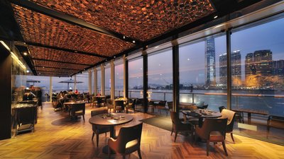 海運大廈新擴建大樓的每家餐廳均享有無敵海景及設有露天雅座。