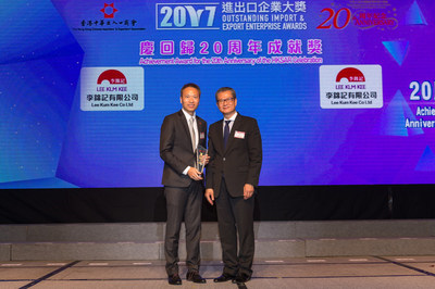 Financial Secretary of the HKSAR, Mr Paul Chan Mo-po presented the “Achievement Award for the 20th Anniversary of the HKSAR Celebration” to Mr. Francis Chan, Chief Sales and Marketing Officer of Lee Kum Kee Sauce Group.