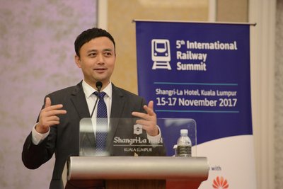 Yuan Xilin, President of the Transport Sector of Huawei Enterprise Business Group, give an opening speech