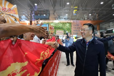 Li Baofang, Party Secretary and General Manager of Moutai Group, arrives at the promotion venue in South Africa