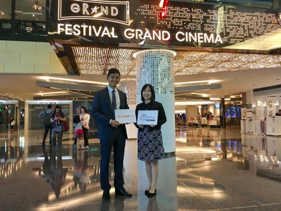 (left) Dato Chevy Beh, BookDoc Founder and CEO and Ms Winki Liu, MCL Cinema Marketing Manager