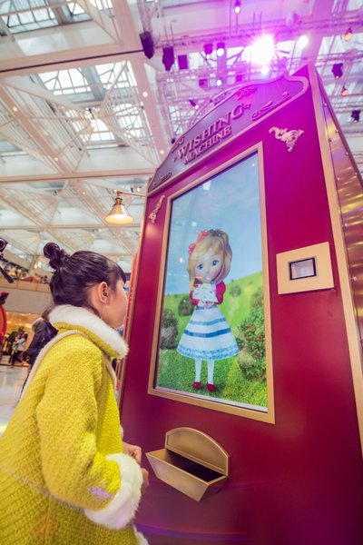 Shoppers can share their “Wish for a Better World” at the Wishing Machine and can also donate HK$20 to receive a memorable snapshot at the “Capture the Wishful Moment” photo shooting game.