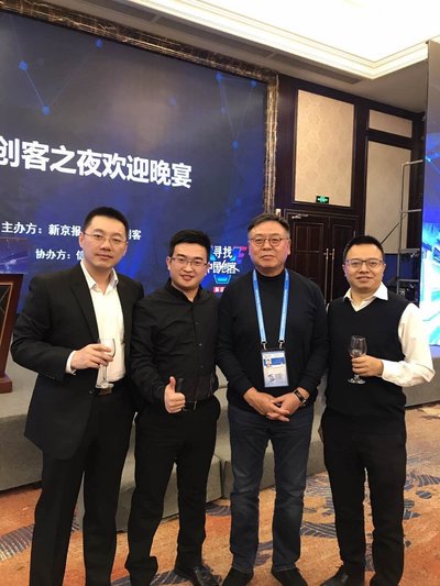 右一为51社保CEO余清泉先生，图为和中国创客导师的交流现场