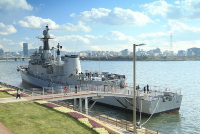 汉江河畔的首尔战舰公园于2017年11月开放