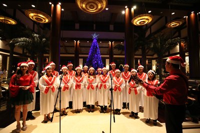 金茂三亚亚龙湾希尔顿唱诗班奉献温暖圣诞