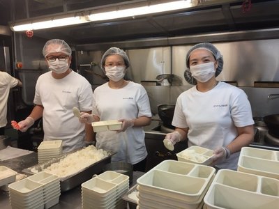 Volunteers from Chubb packed nutritious hot meals for the needy at the St. James’ Settlement People’s Food Bank.