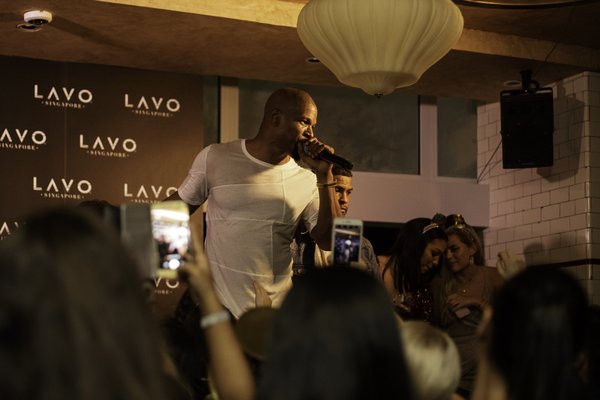 Jamie Foxx performs a medley of songs at LAVO Singapore for NYE