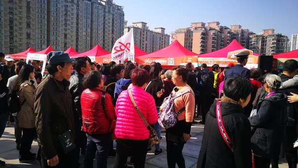老街坊，粉丝们挤爆广州国际媒体港