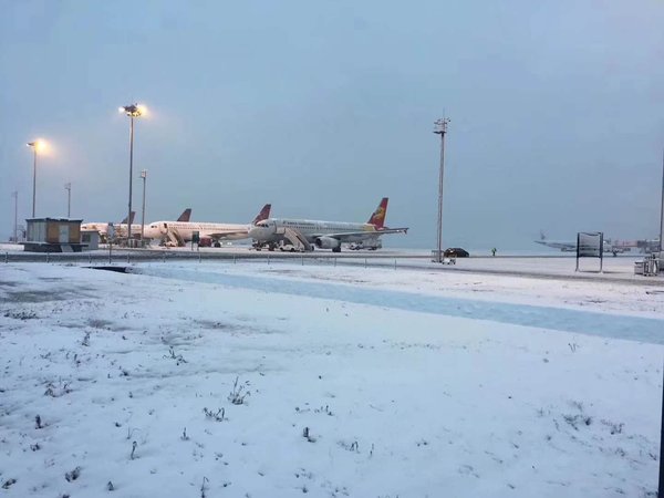 南京机场大雪覆盖