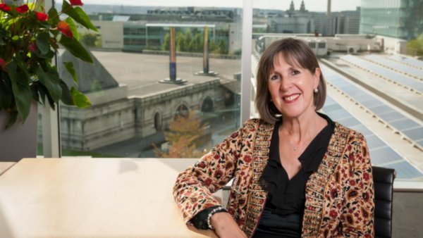 Profesor Janet Beer honoured with Damehood