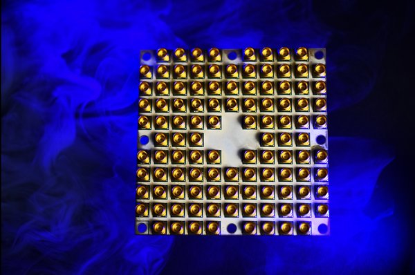49量子位超导量子测试芯片“Tangle Lake”