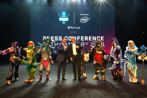 (From left) Kevin Tann, VP of Promotions & Entertainment and Frank Sliwka, Chief Operating Officer, ESL Asia flanked by Dota2 Cosplayers