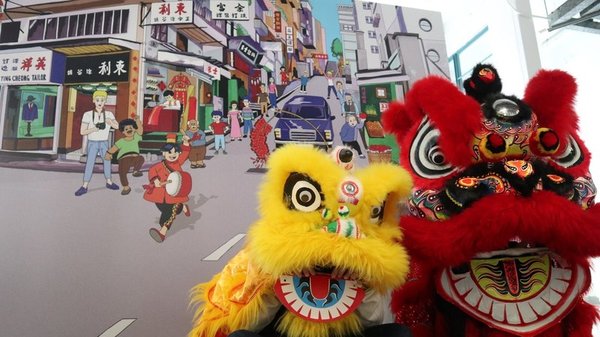 “喜气洋洋”传统舞狮表演：在旧香港，舞狮作为民间传统表演艺术，占据着节日喜庆活动重要地位。在亚洲人眼中，舞狮能带来好运和财富，因此每逢喜庆节日，舞狮队总会伴随爆竹声出场助庆。参观者可以戴上道具狮头和大头佛面具，一同感受舞醒狮喜庆气氛！