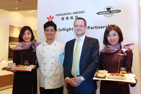 Chef Gabriel Choy (second from left) and Mr Chris Birt (third from left), General Manager for Service Delivery, Hong Kong Airlines